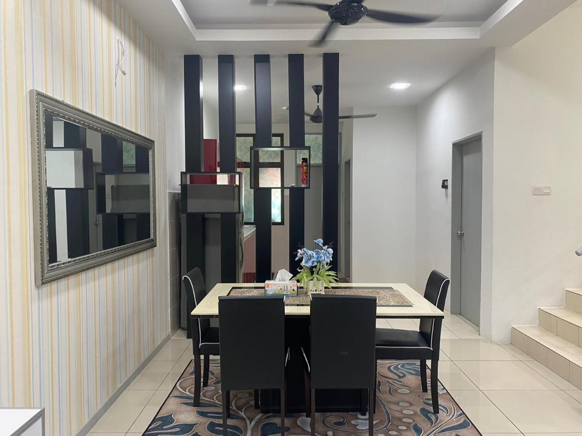 Klia Redza Homestay Kota Warisan Malay Only Сепанг Экстерьер фото