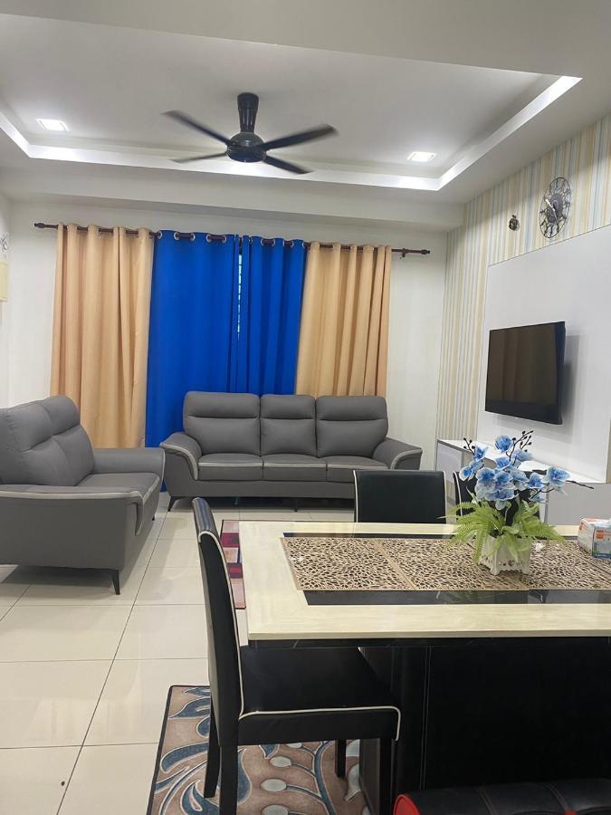 Klia Redza Homestay Kota Warisan Malay Only Сепанг Экстерьер фото